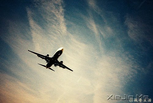 明天和意外，真的不知道，哪一个先来